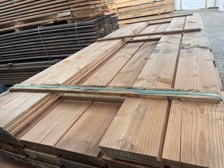 Ca. 44x Douglas Zweeds Rabat, 26x190mm, lengte 300cm